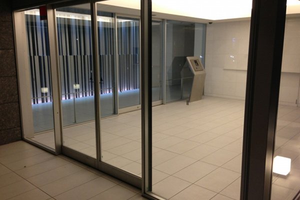 マンション自動ドアの修理